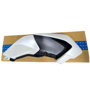 Cubierta Lateral Tanque Blanca Dominar 400 (Primera Generacion) Bajaj